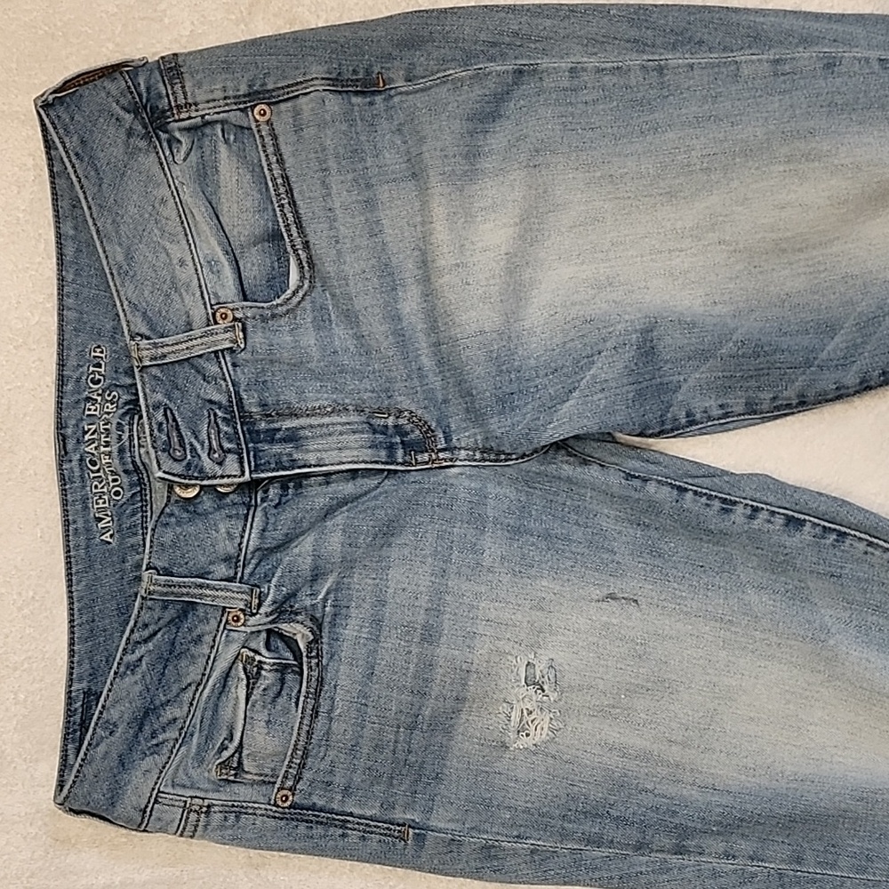 AMERICAN EAGLE JEANS